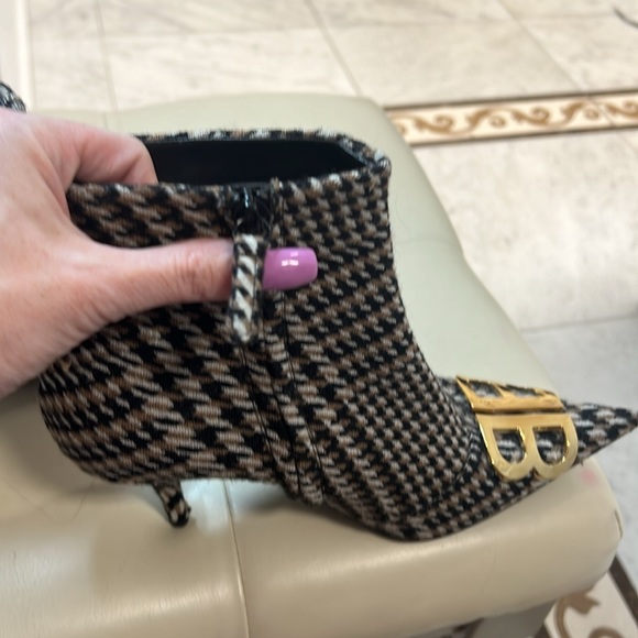 Balenciaga multi colored booties with huge BB in gold in front - Picture 7 of 8